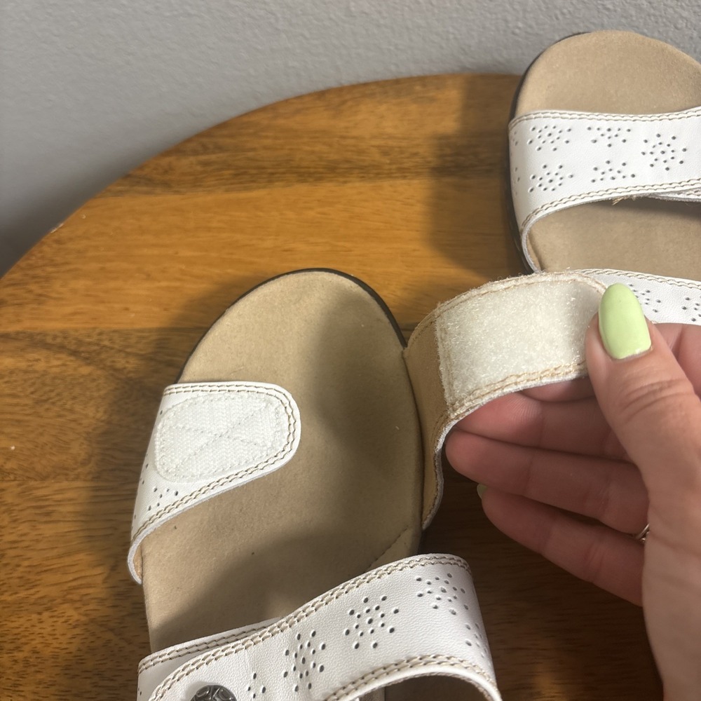 Clarks‎ Womens Leisa Lacole Sandal Size 9 M White Leather Slide Adjustable Shoe - Picture 5 of 8